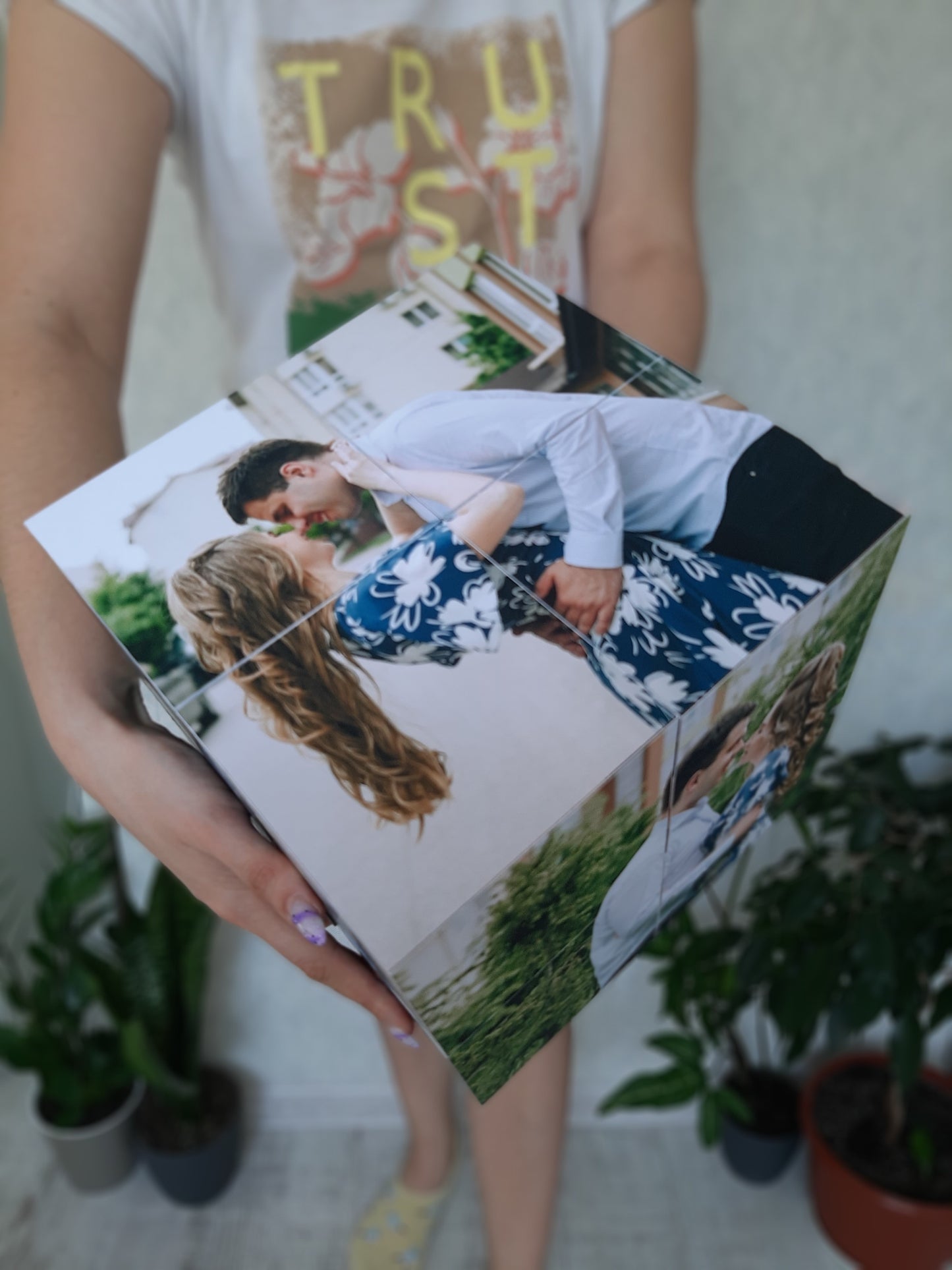 20×20 cm Personalized Photo Cube – Custom Gift with 12 Photos